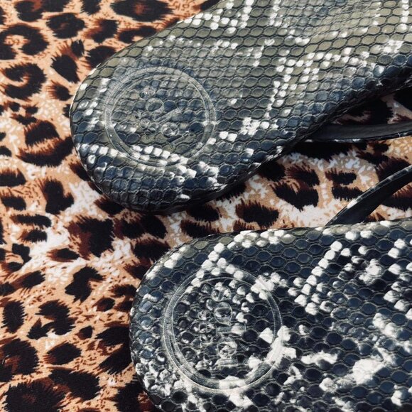 brand new ~ snake print flip flops - Picture 6 of 7